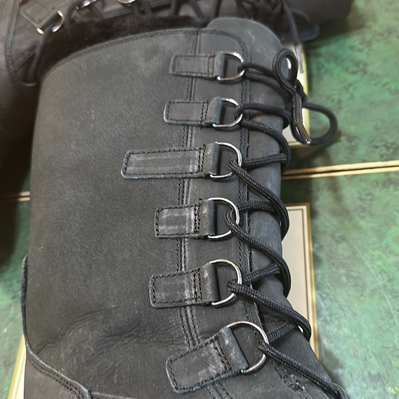 Kamik boots Black waterproof fake fur/Lace up - Size 8 EUC - Picture 2 of 14